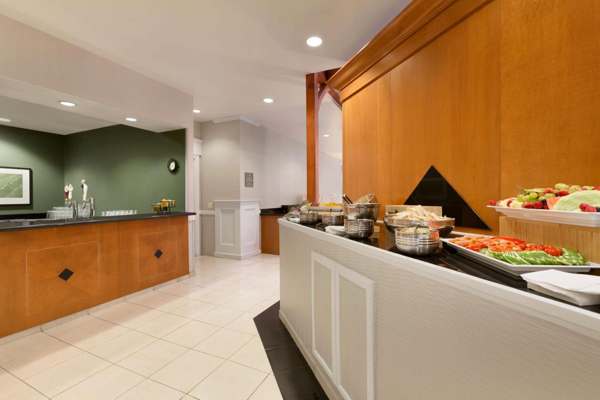 Embassy Suites Newark - Wilmington/South Eksteriør bilde